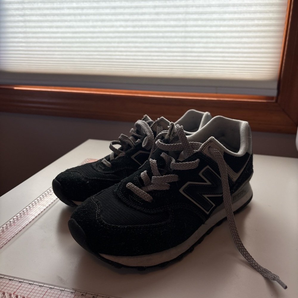 New Balance Black & Gray Lace-Up Sneakers